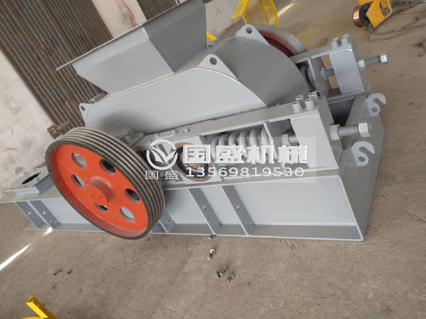 玄武巖雙光輥破碎機 玄武巖雙光輥破碎機